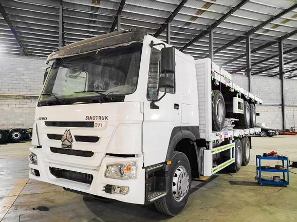HOWO 6×4 · Flatbed Truck