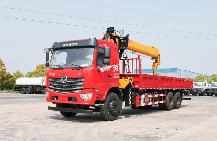 HOWO 6×4 · Crane Truck