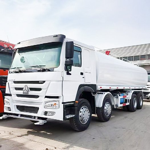 HOWO 8×4 water truck · Tanker