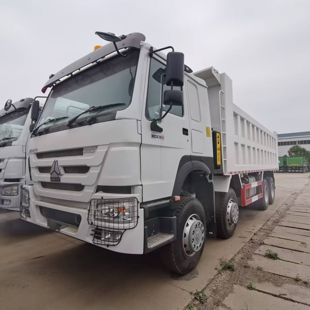 HOWO 371 8×4 · Dump Truck